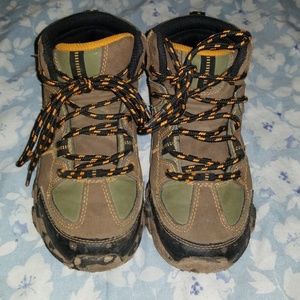 EUC boys boots